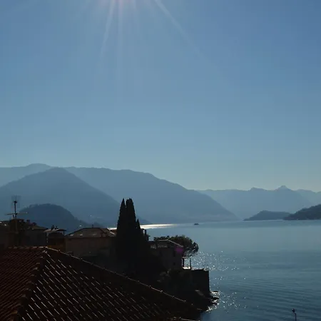 Varennahouse Lory * 瓦伦纳